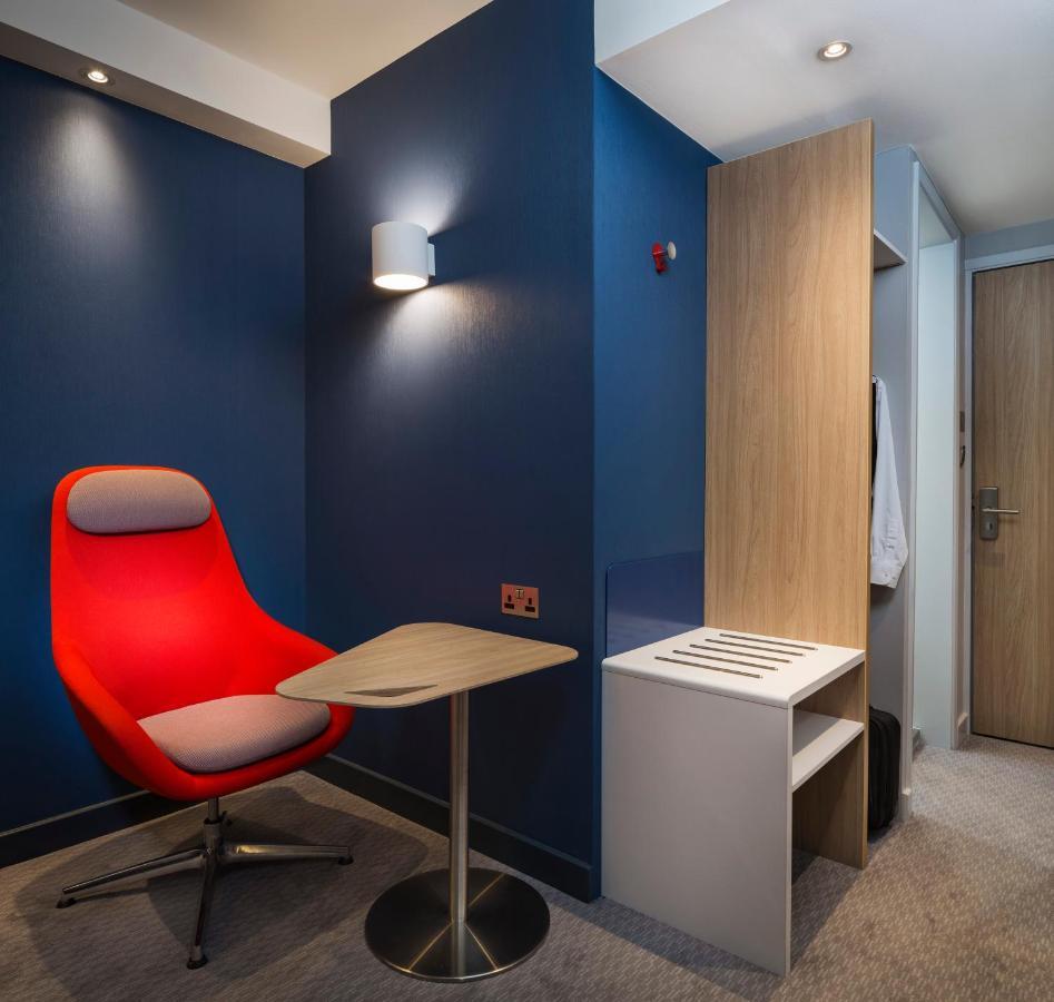 Standard Twin Room with Mountain View