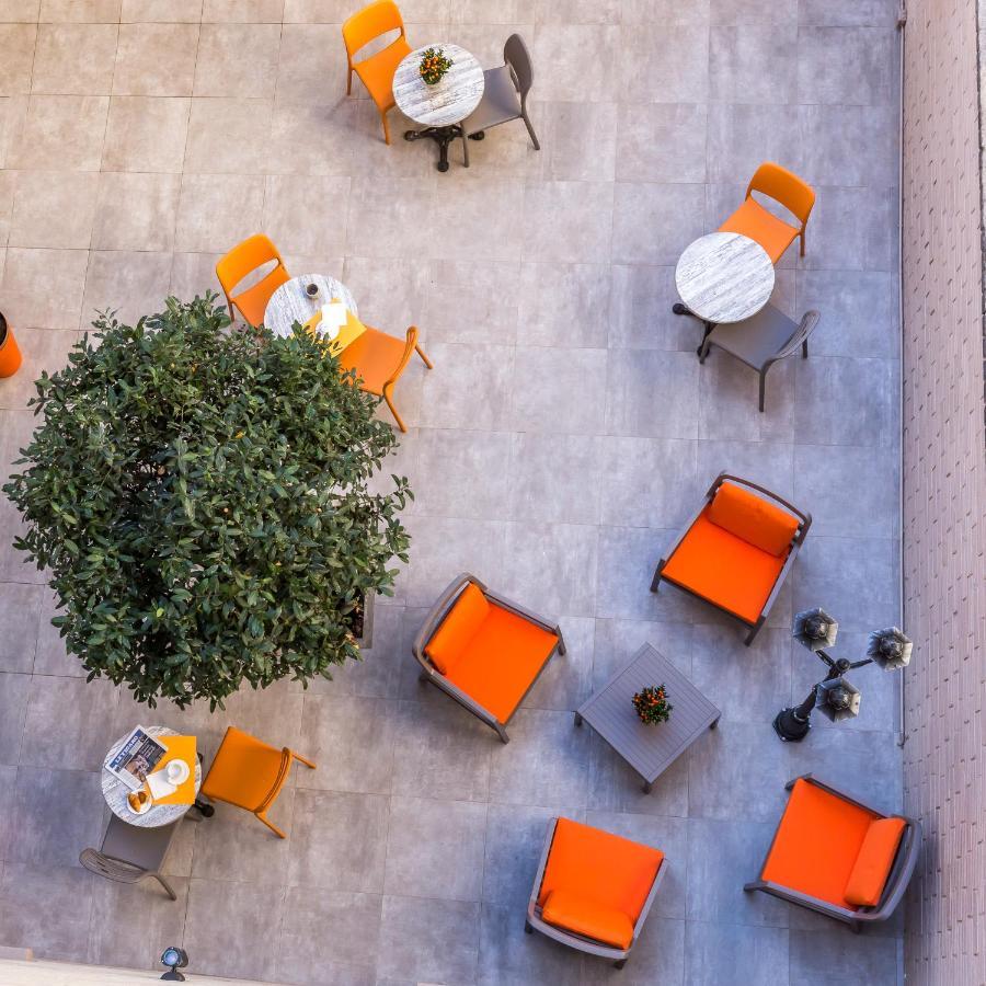 Classic Room with Courtyard View
