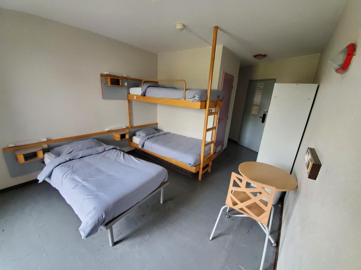 Dreibettzimmer mit Bad