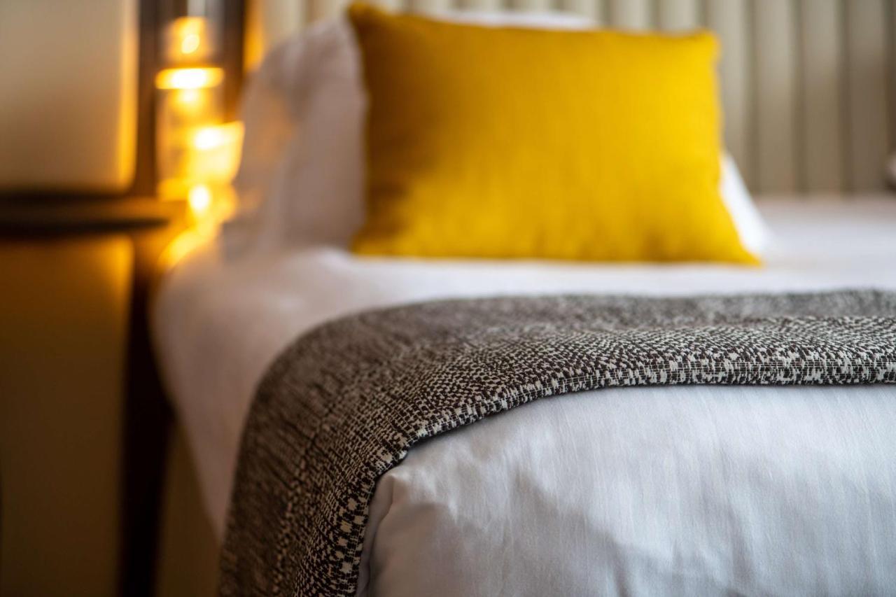 Privilege Queen Room with Single Bed