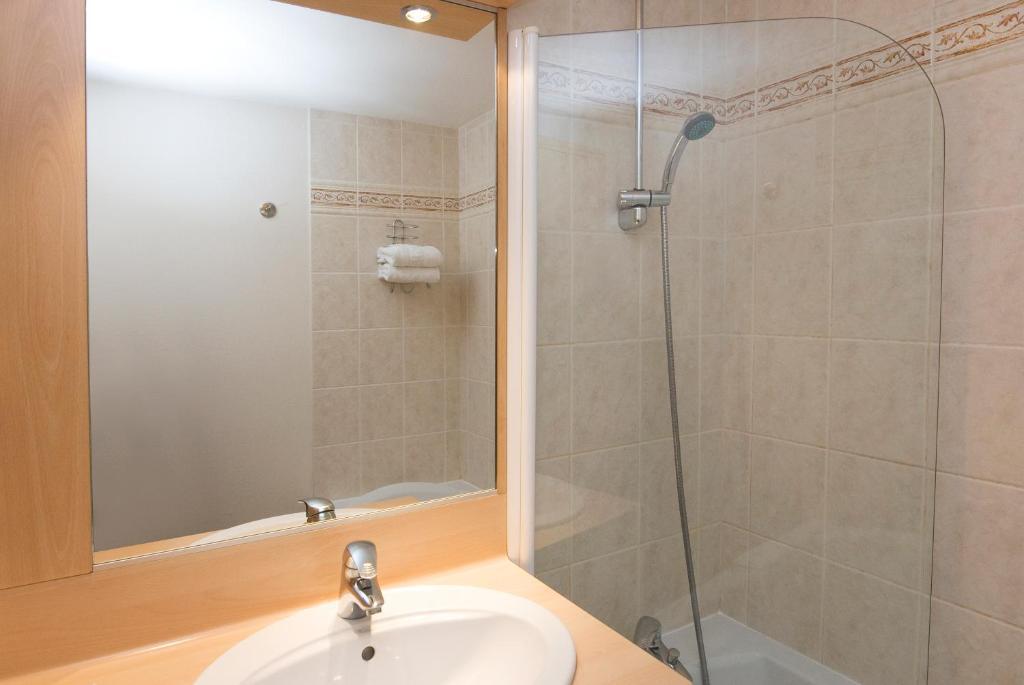 Triple Room (3 single Beds)