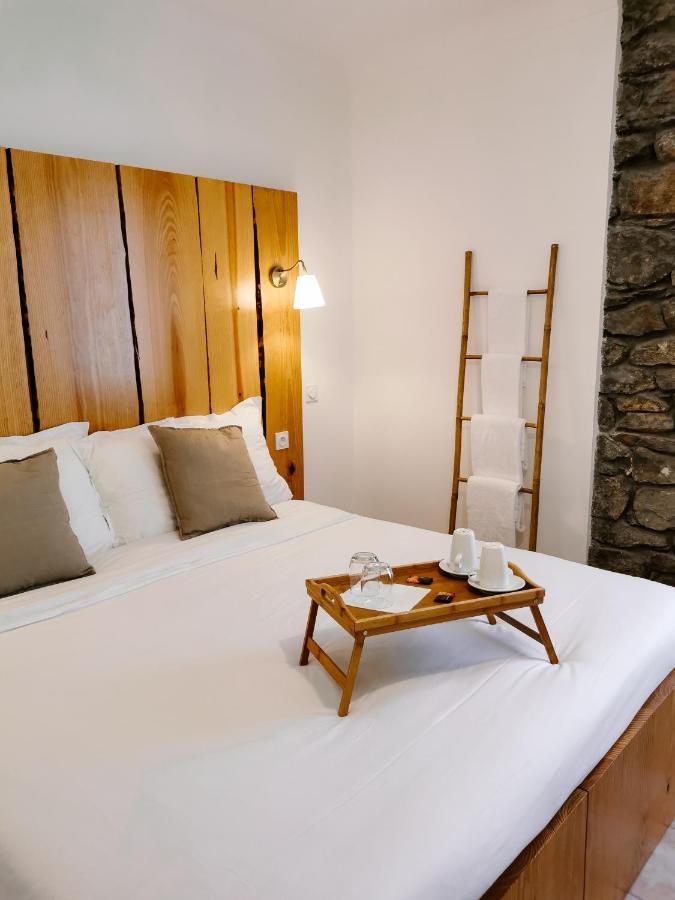 Zimmer mit Kingsize-Bett