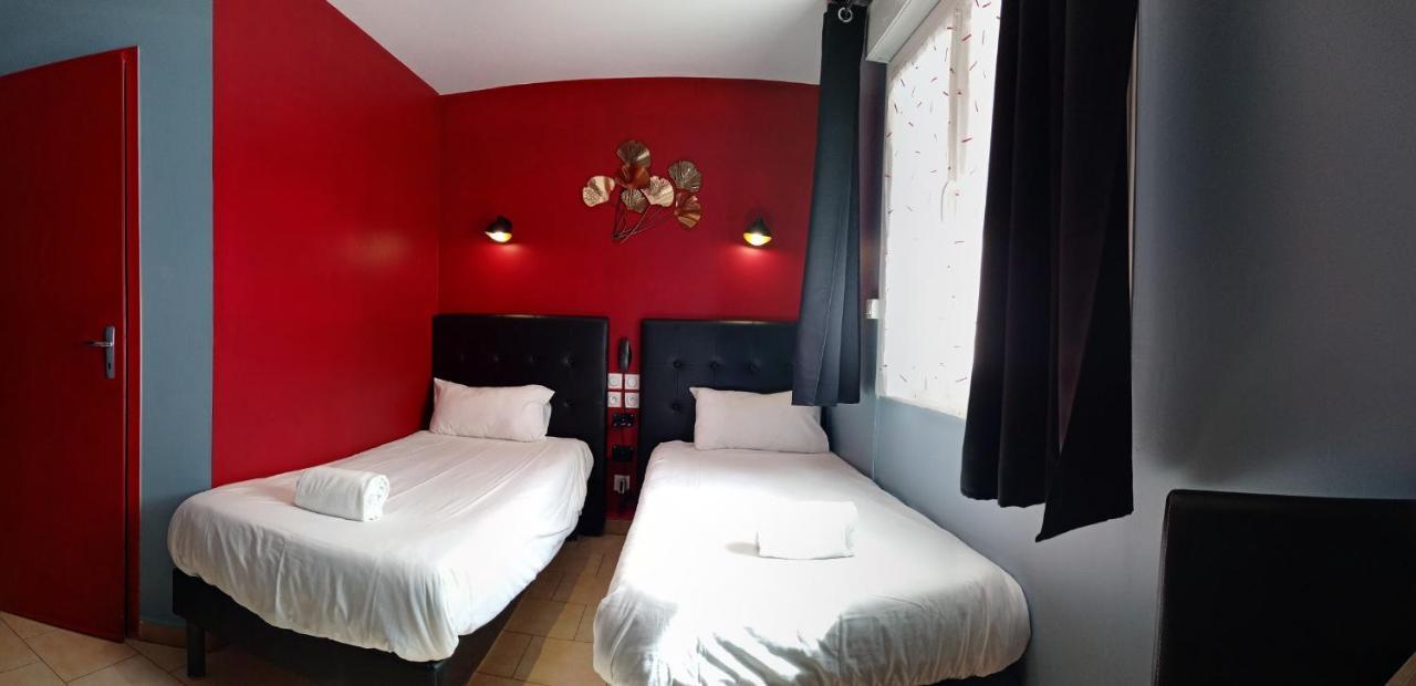Twin Room with Air-Conditioning