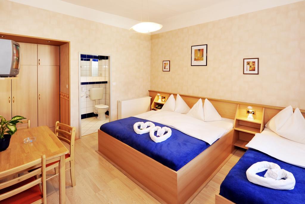 Contemporary Suite ( Martine's House -  Castle Annexe )