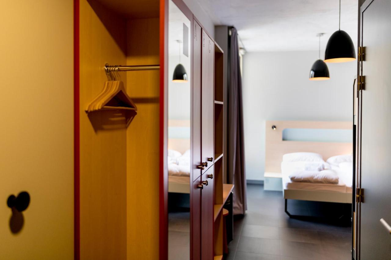 Double Room for Single Use