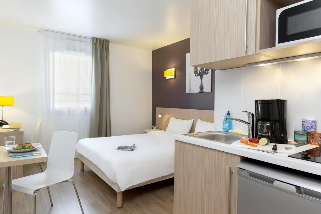 Studio (2 Adults)