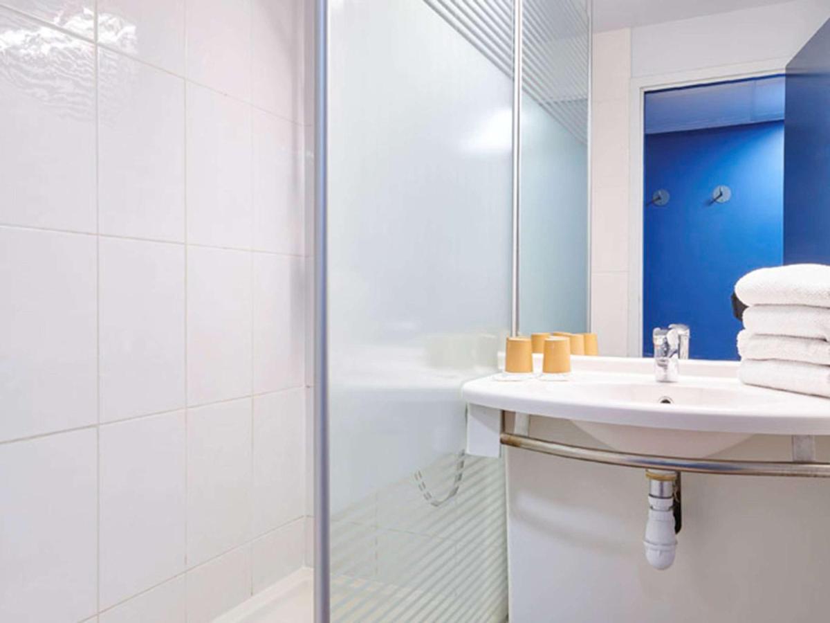 Triple Room with 1 Double bed and 1 Single Bed