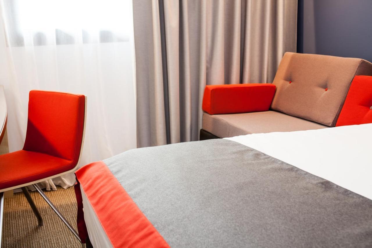 Standard Queen Room - Free Breakfast