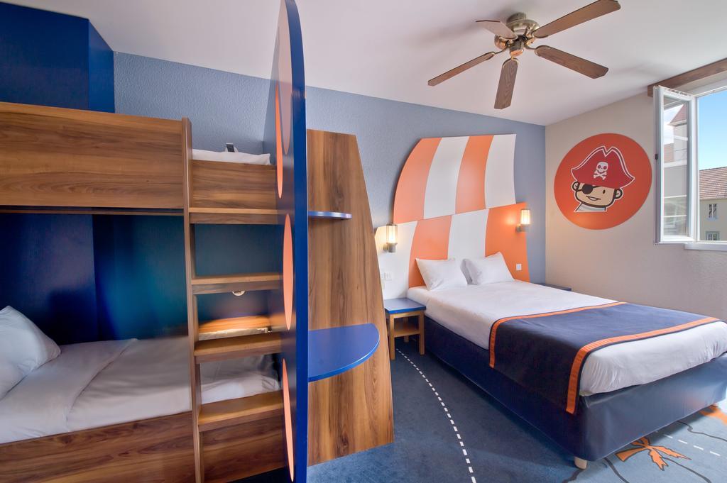 Family Room (Up to 4 / Bunk Beds)