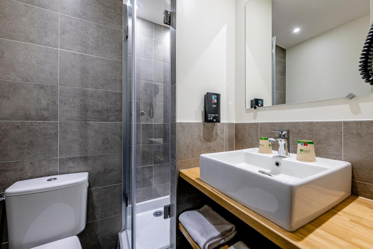 Habitación Doble Pop con sofá