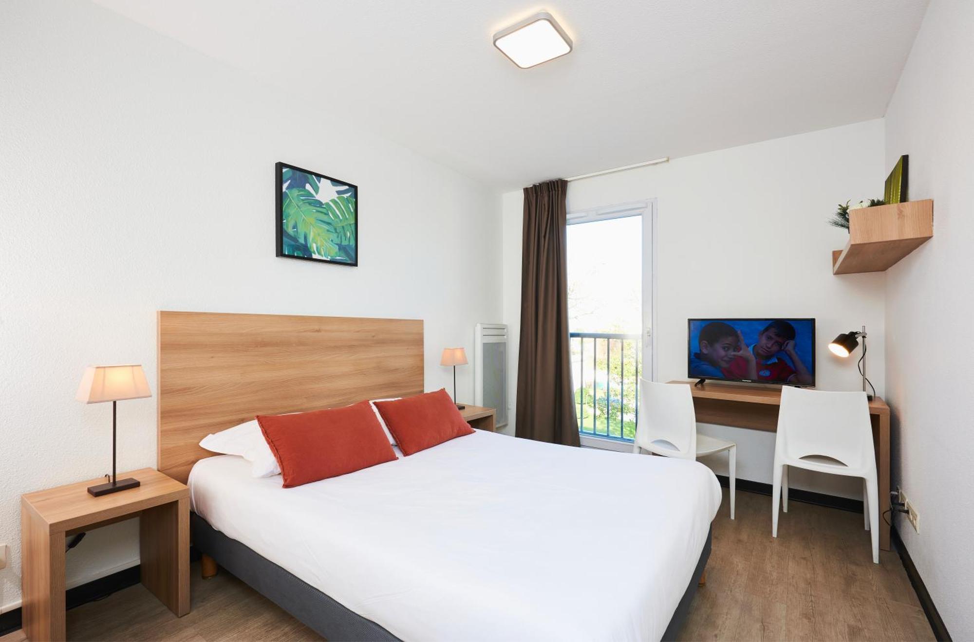 Suite Double Bed,1280932732:JPEG