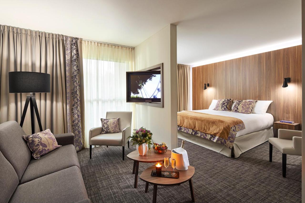 Junior Suite with Casino view