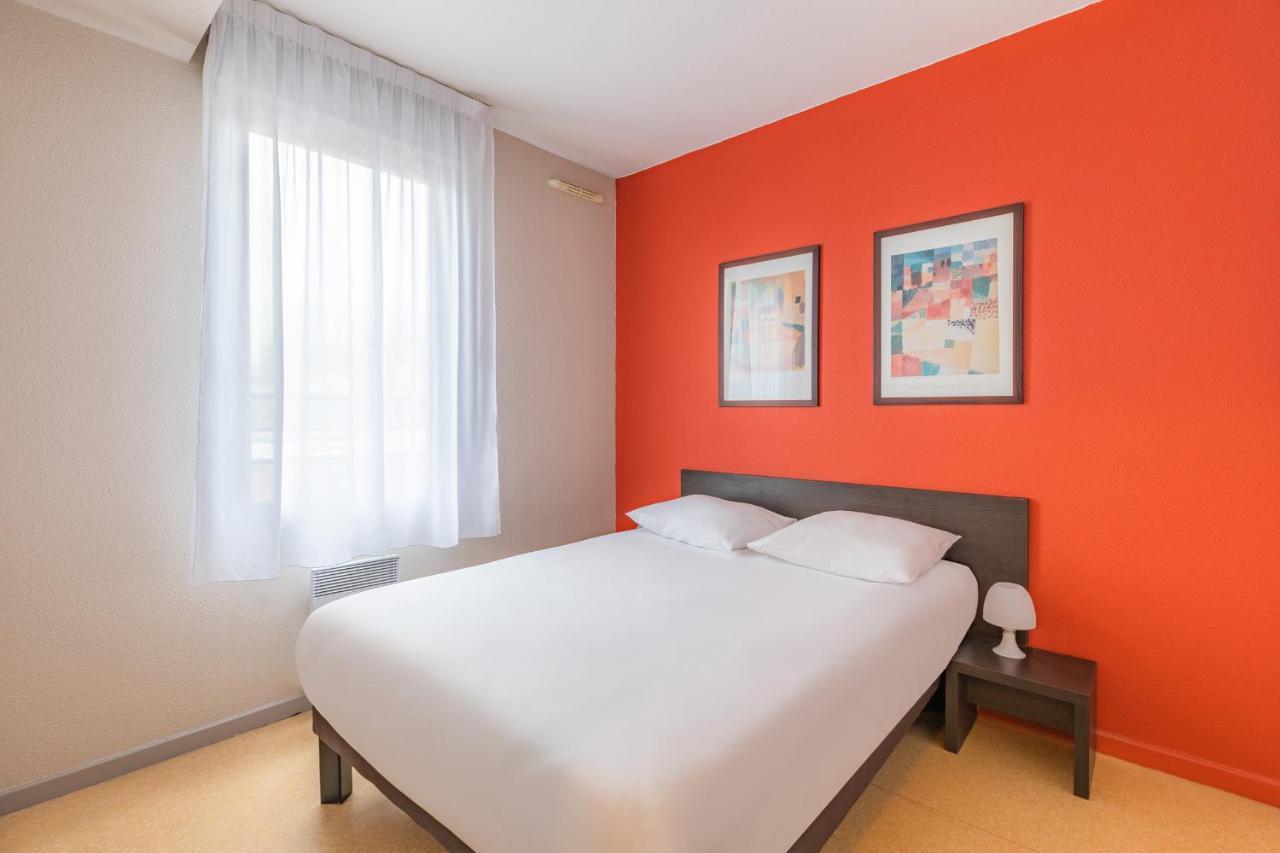 One-Bedroom Apartment,1364527736:JPEG