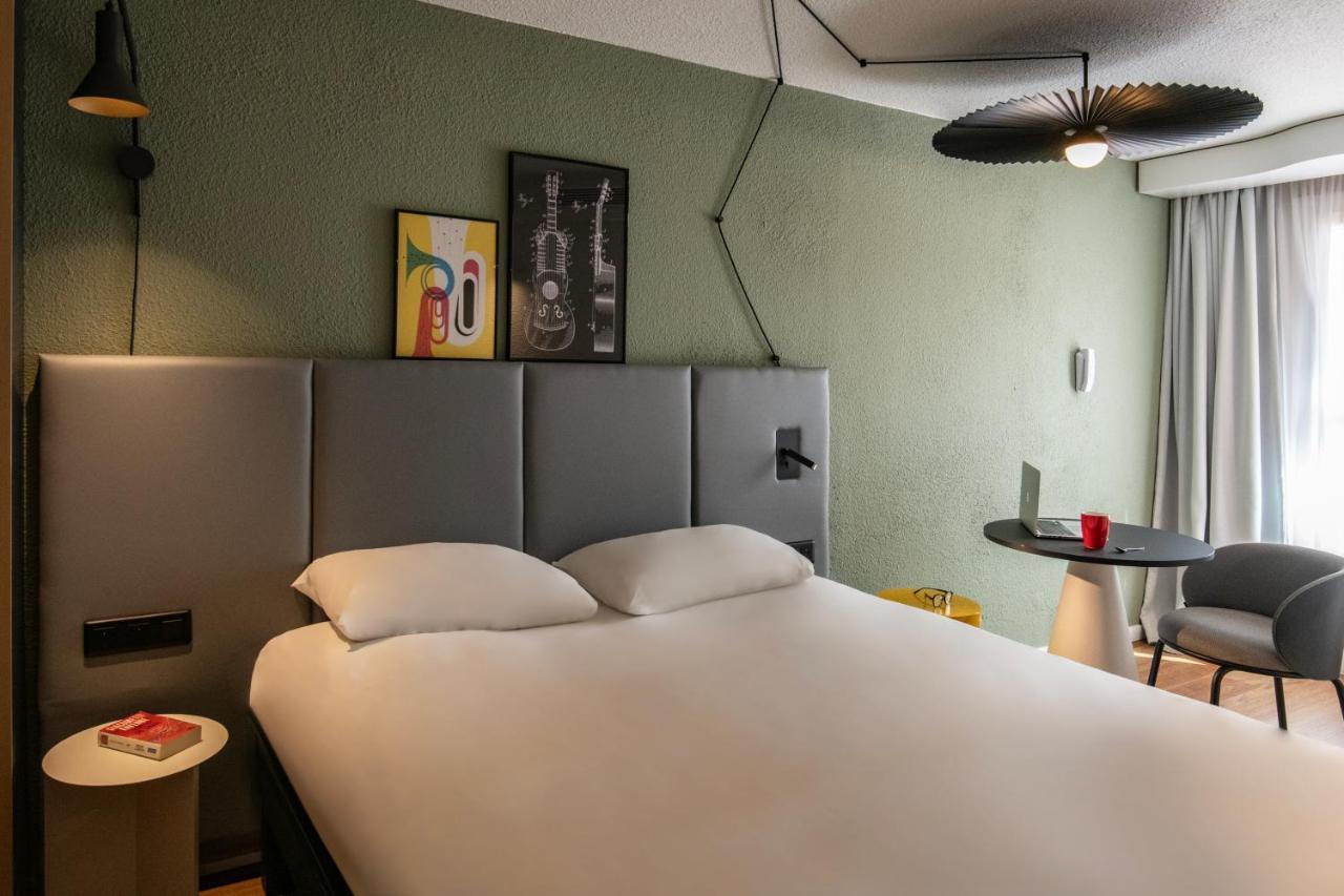 Two Double Rooms next to each other