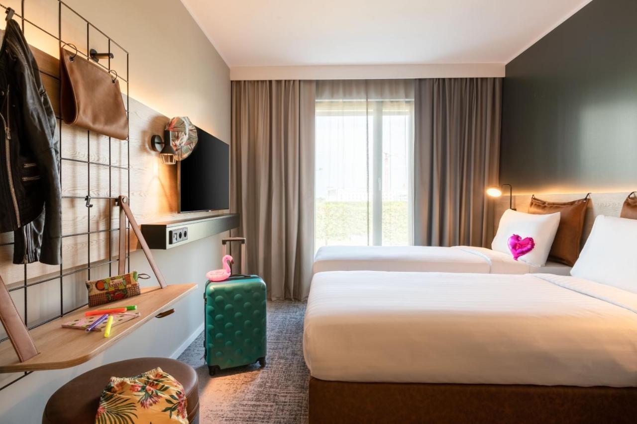 Moxy Twin Room