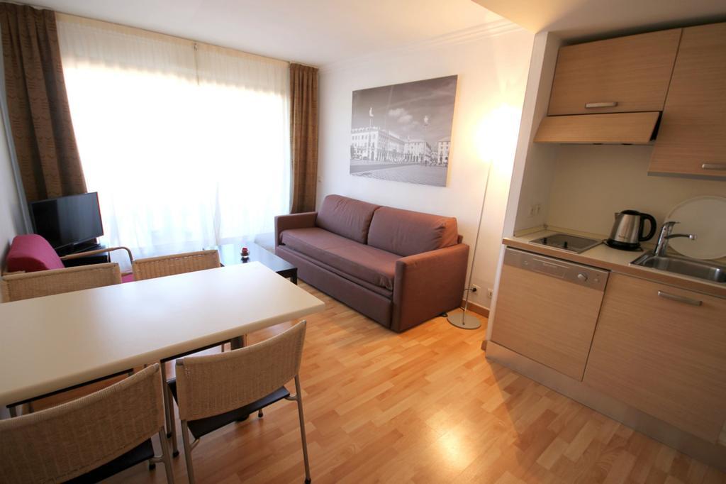 One-Bedroom Apartment with City View (4 Adults)