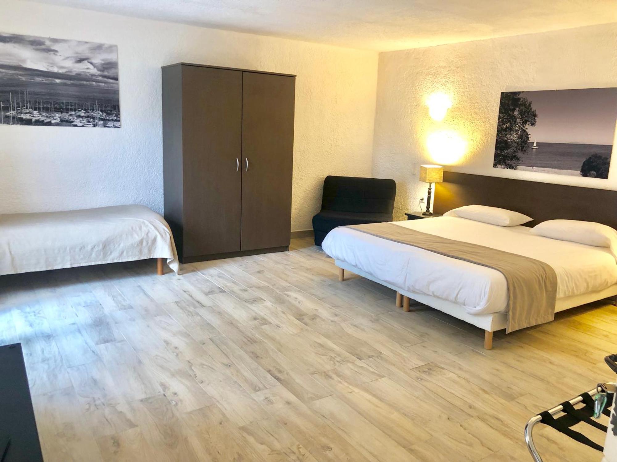 Zimmer mit Kingsize-Bett - Barrierefrei/befahrbare Dusche