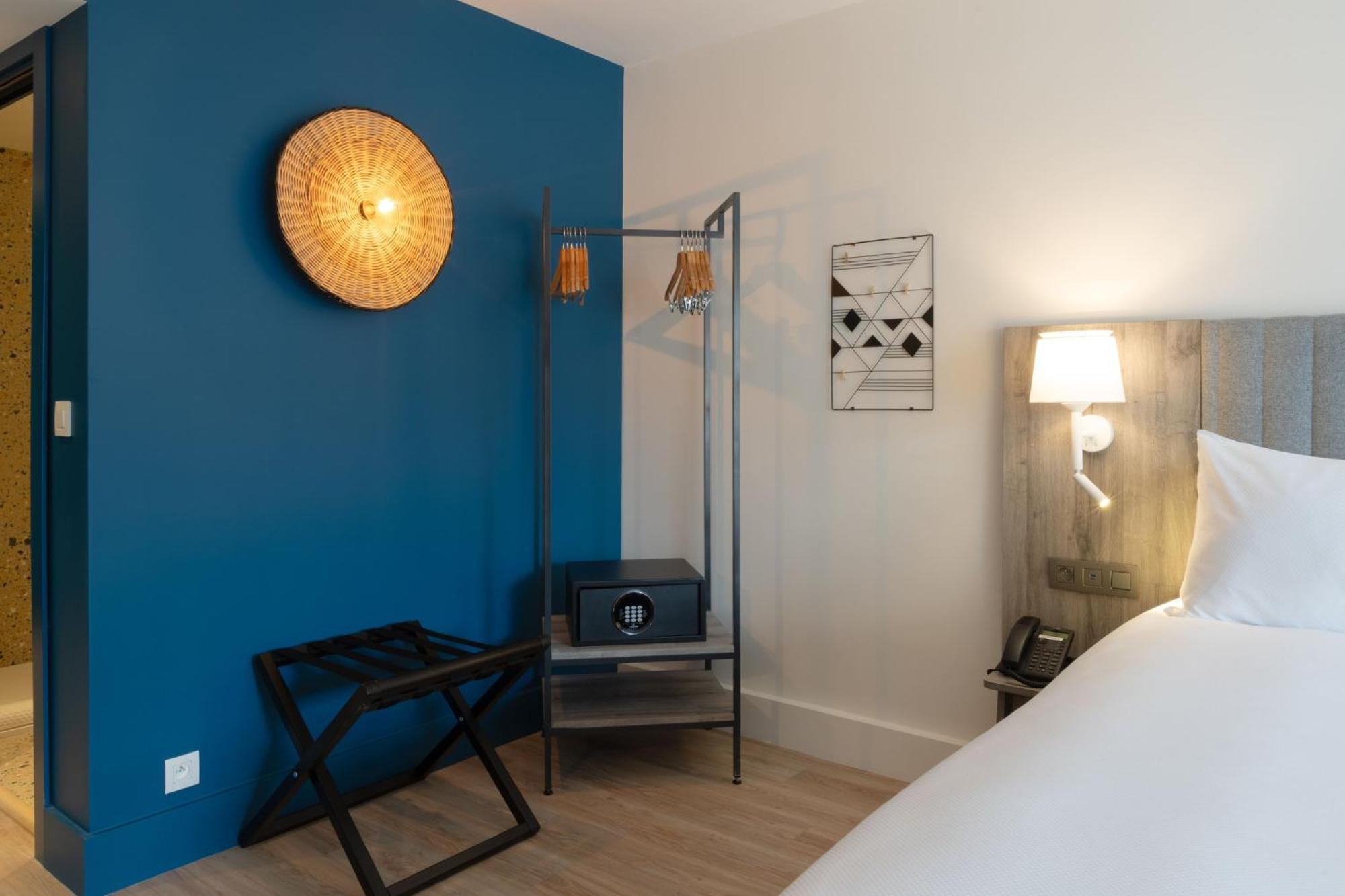 Twin Studio with Balcony