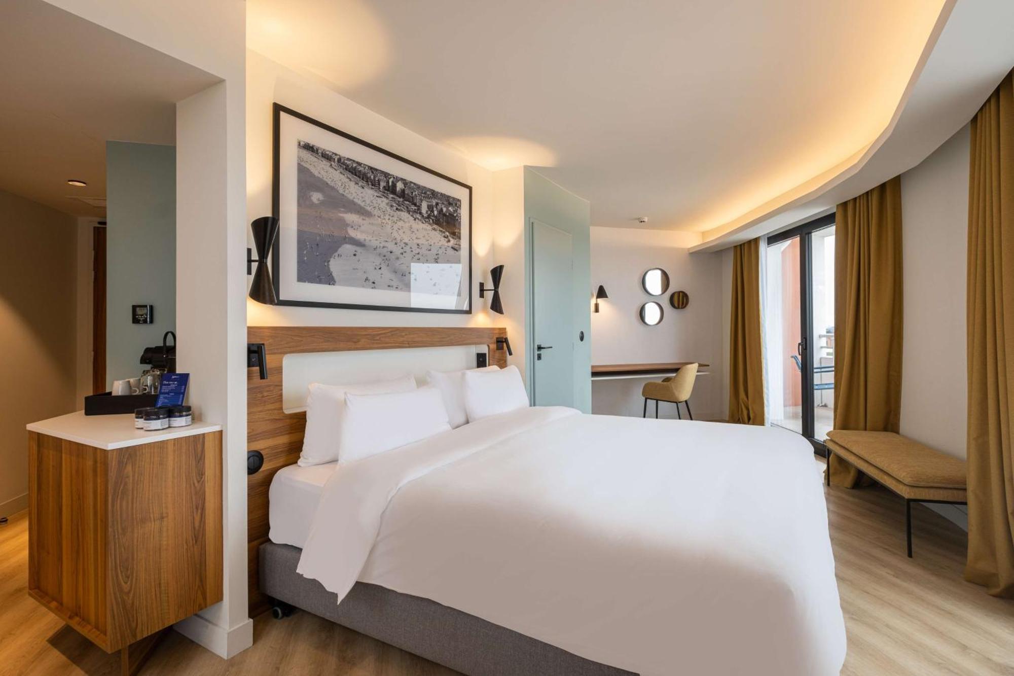 Junior Suite with Balcony and Sea View