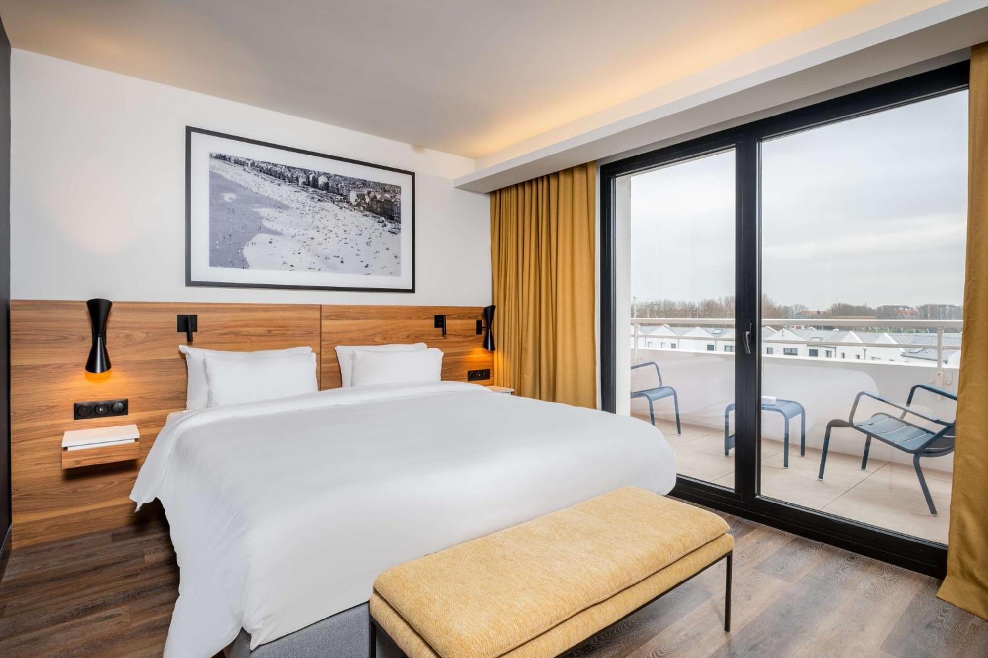 Superior Room with Balcony and City View