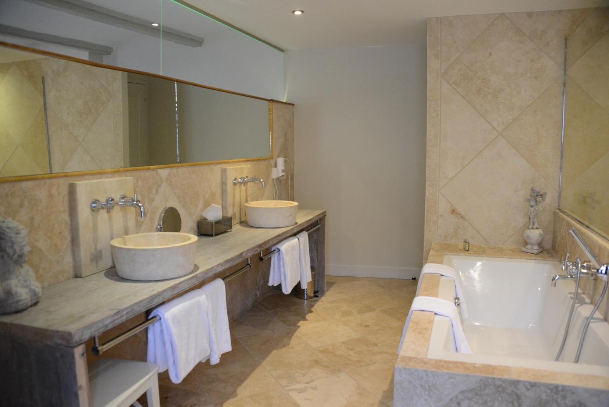 Large Suite - Not Accessible by Lift