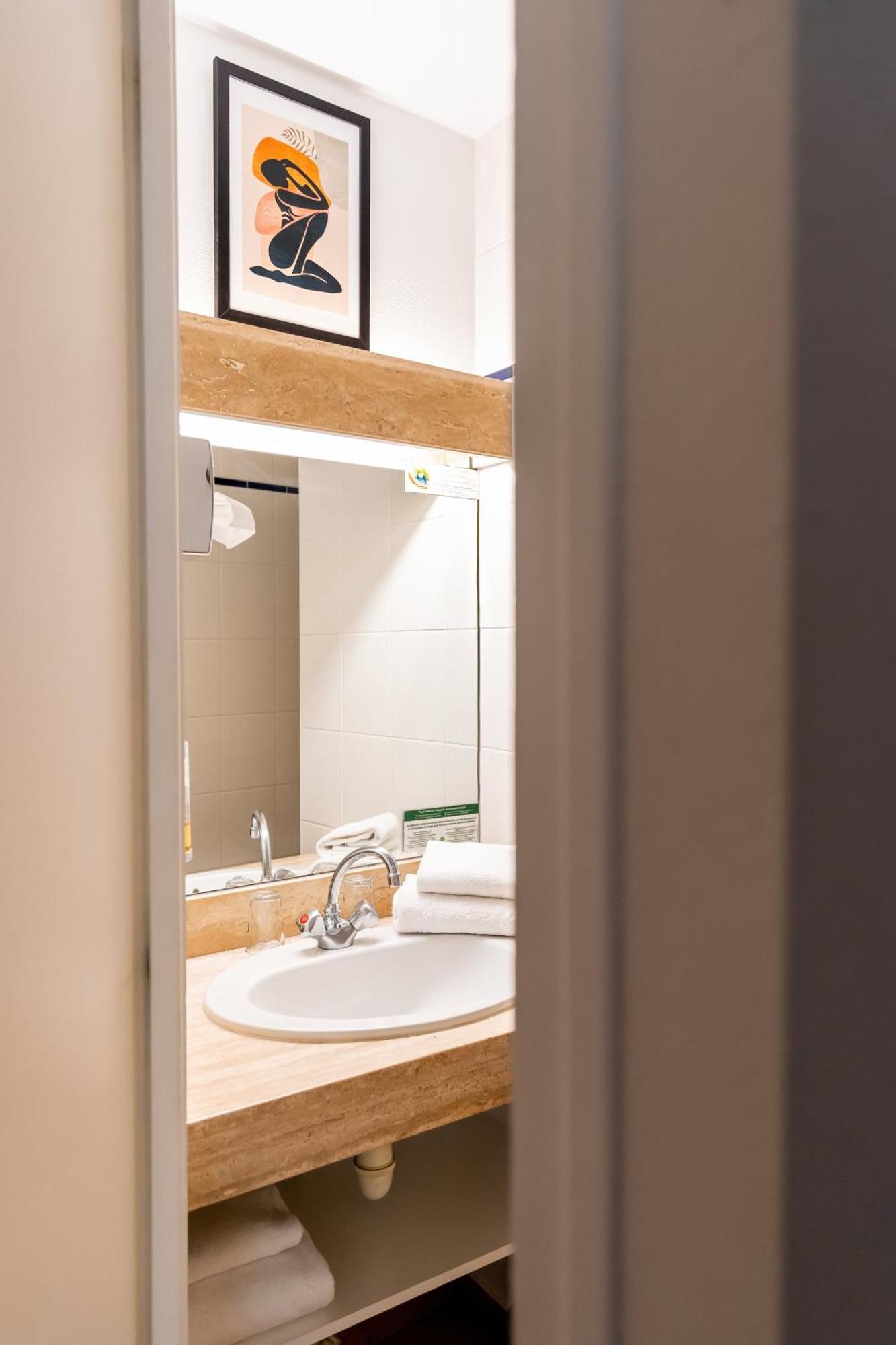Classic Double Room with Shower in Skipper Building