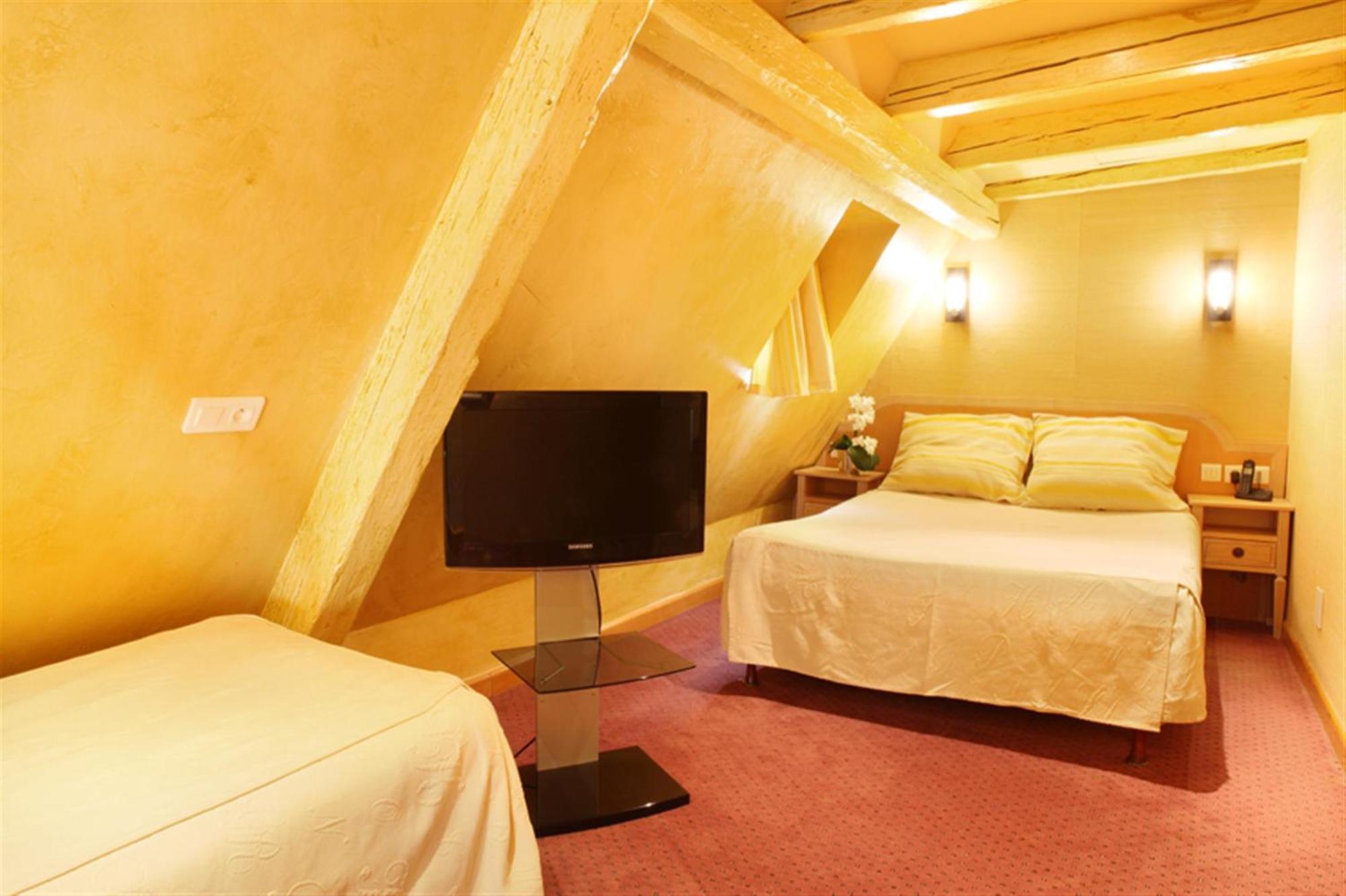 Cosy Quadruple Room