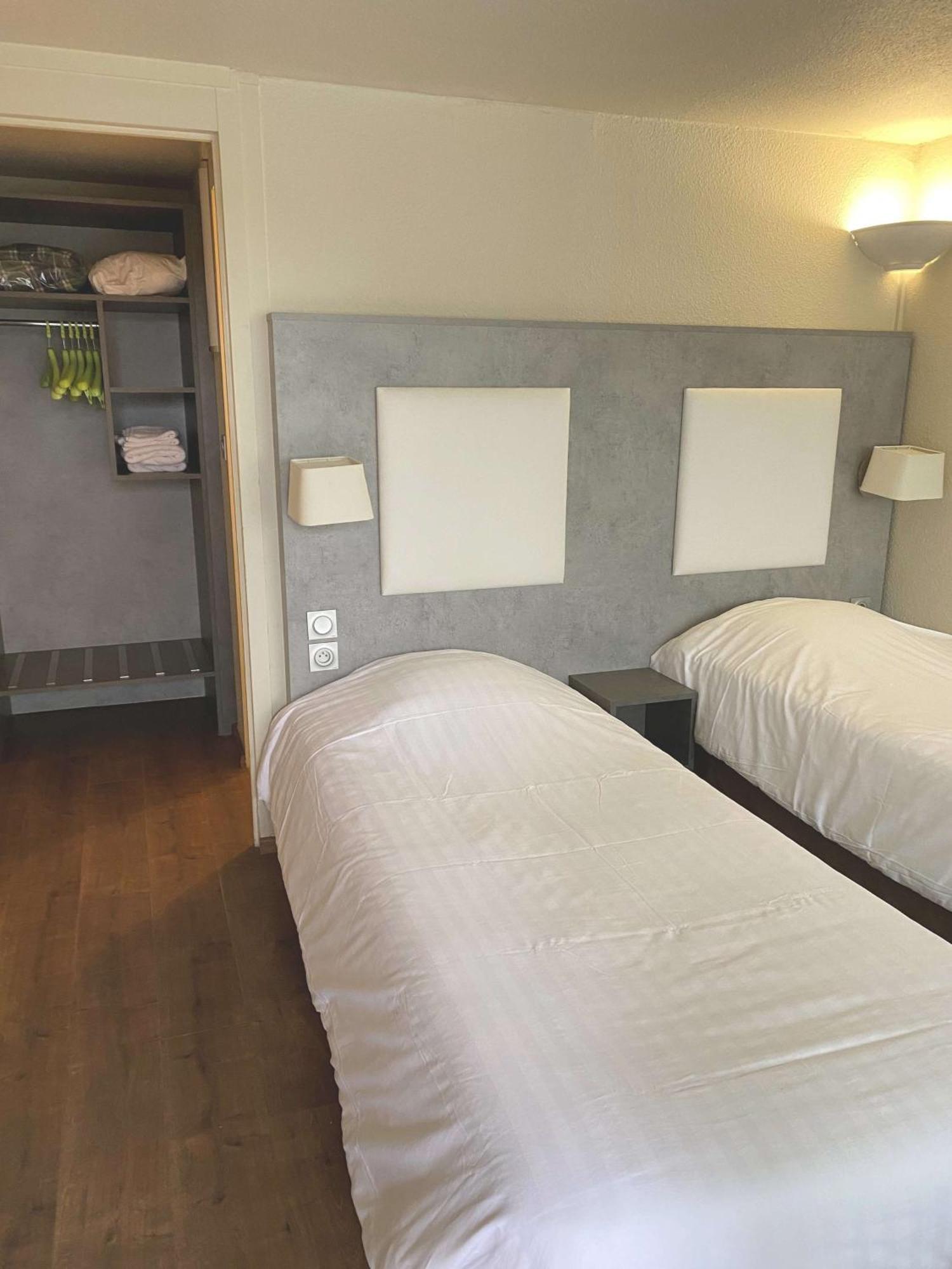 Twin Room (2 Single Beds and 1 Junior Bed (Up to 10 years)