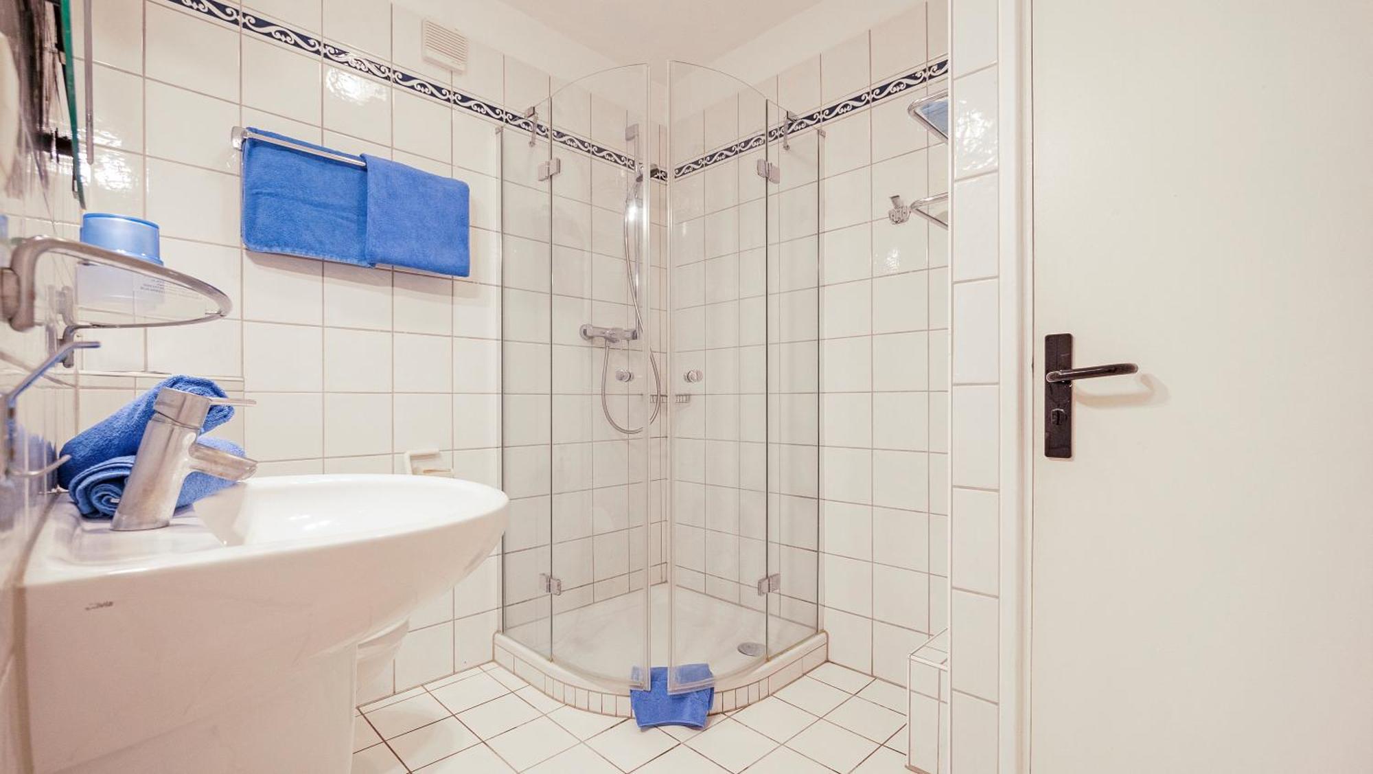 Three-Bedroom Apartment (Easy access)
