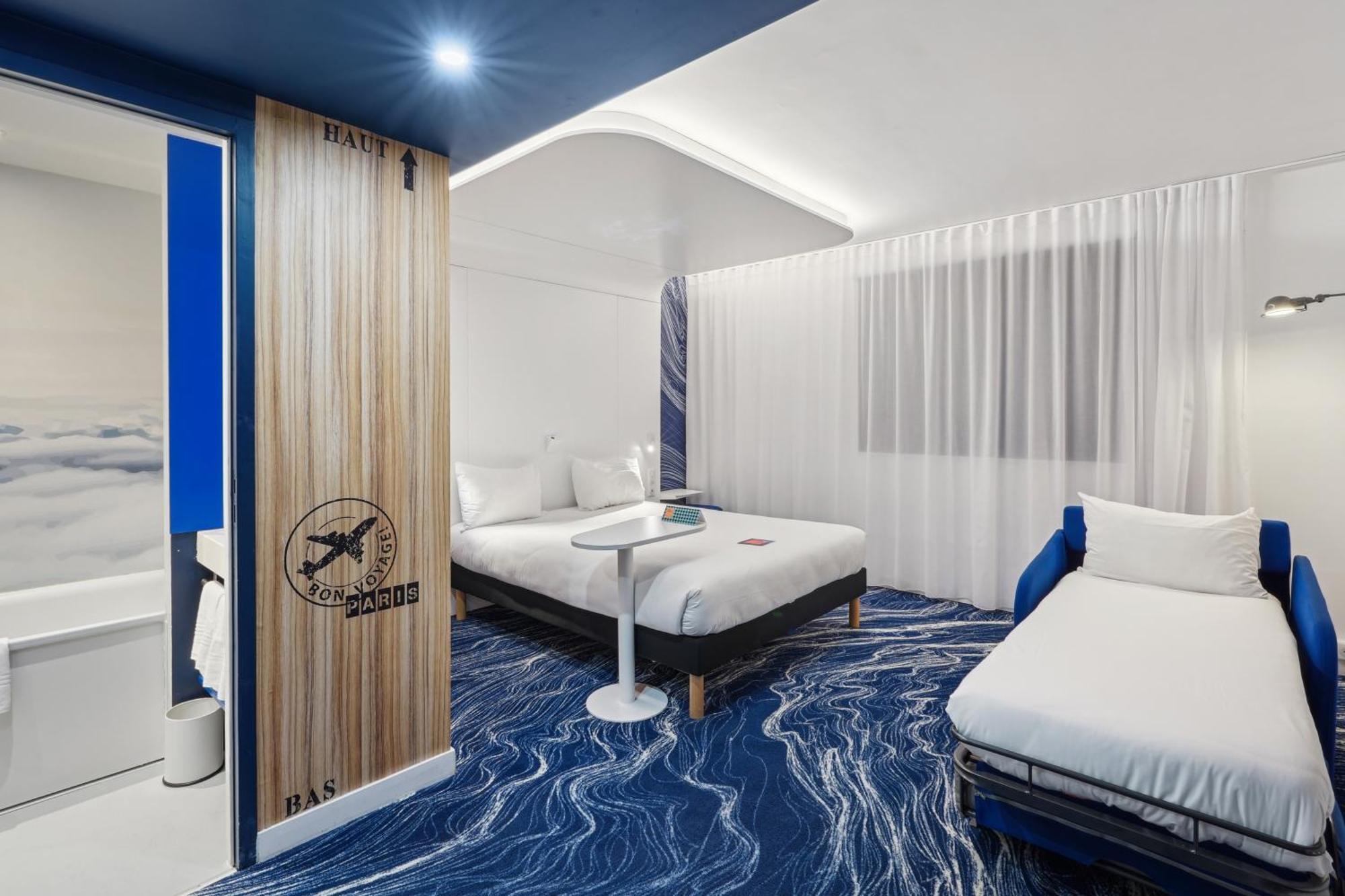 Standard room with One Double and One Single Beds
