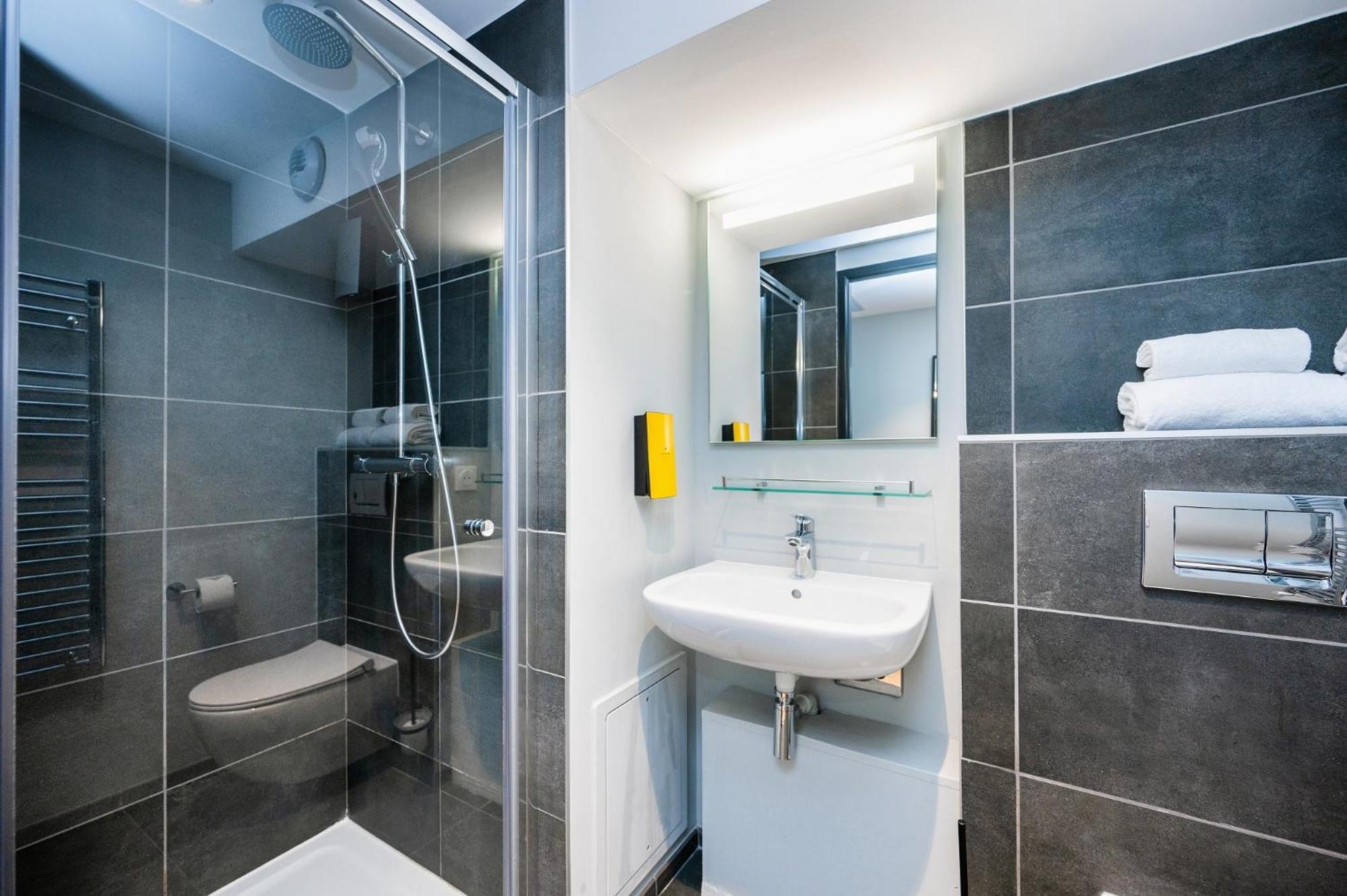 Studio Sleeps 3
