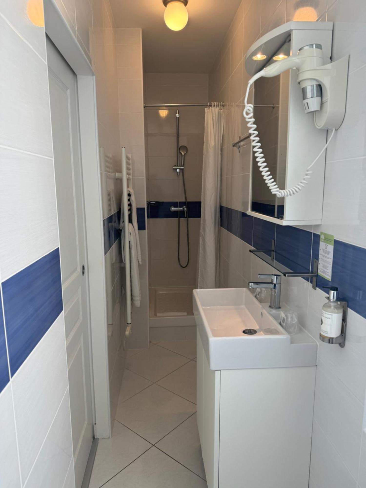Superior Triple Room (1 double bed & 1 single bed)