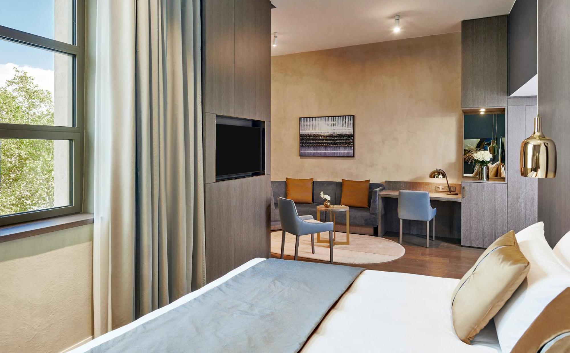 Junior King Suite with River View