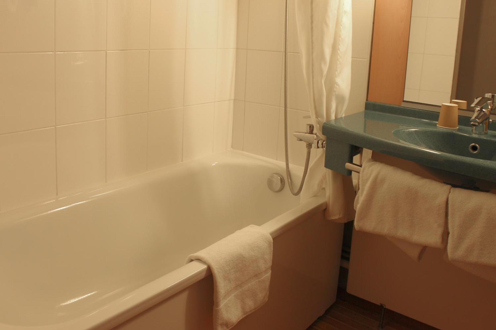 Standard Room with Two Single Beds