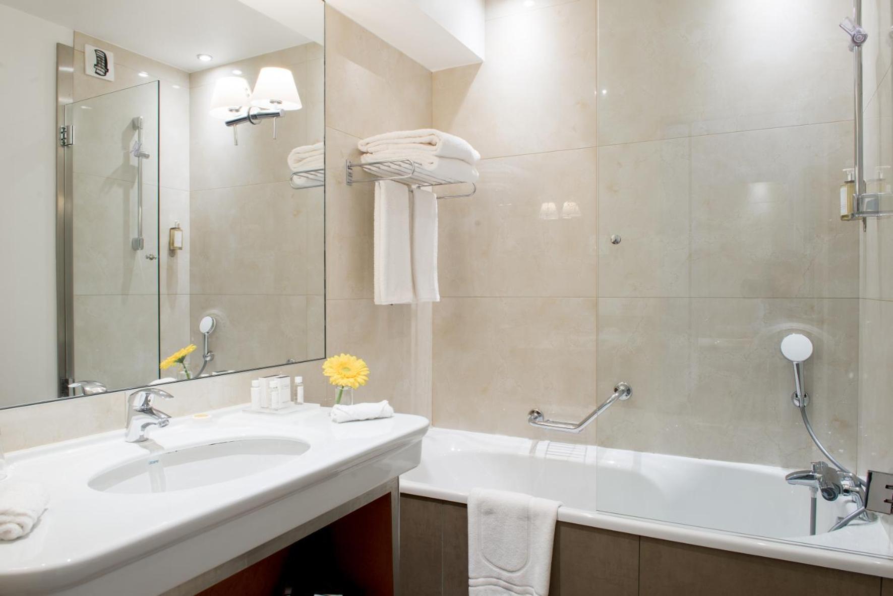 Classic Queen Room - Spa Access Included - Reservation Needed