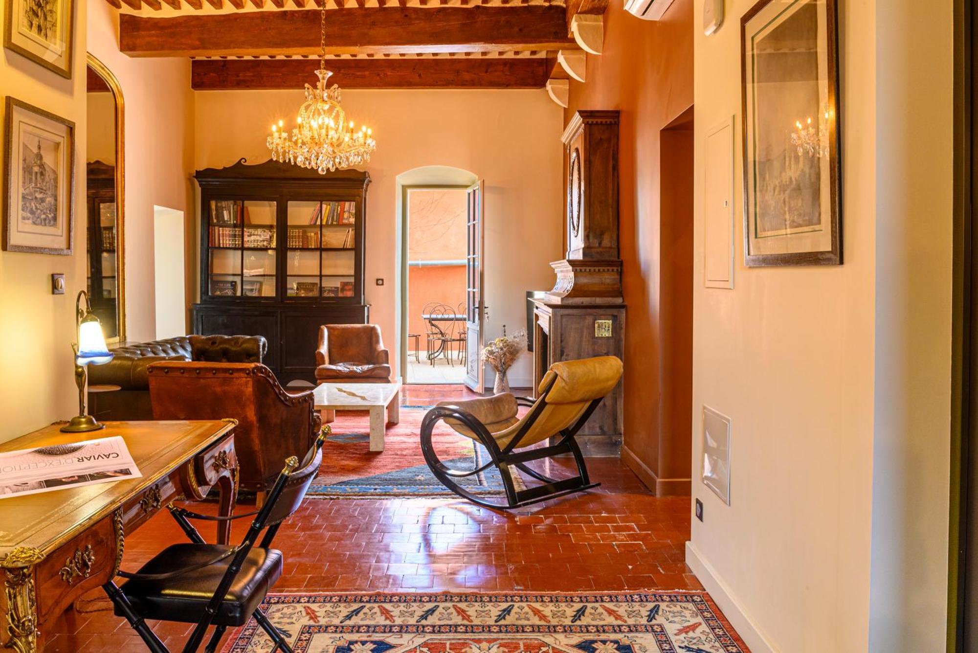 Deluxe Apartment