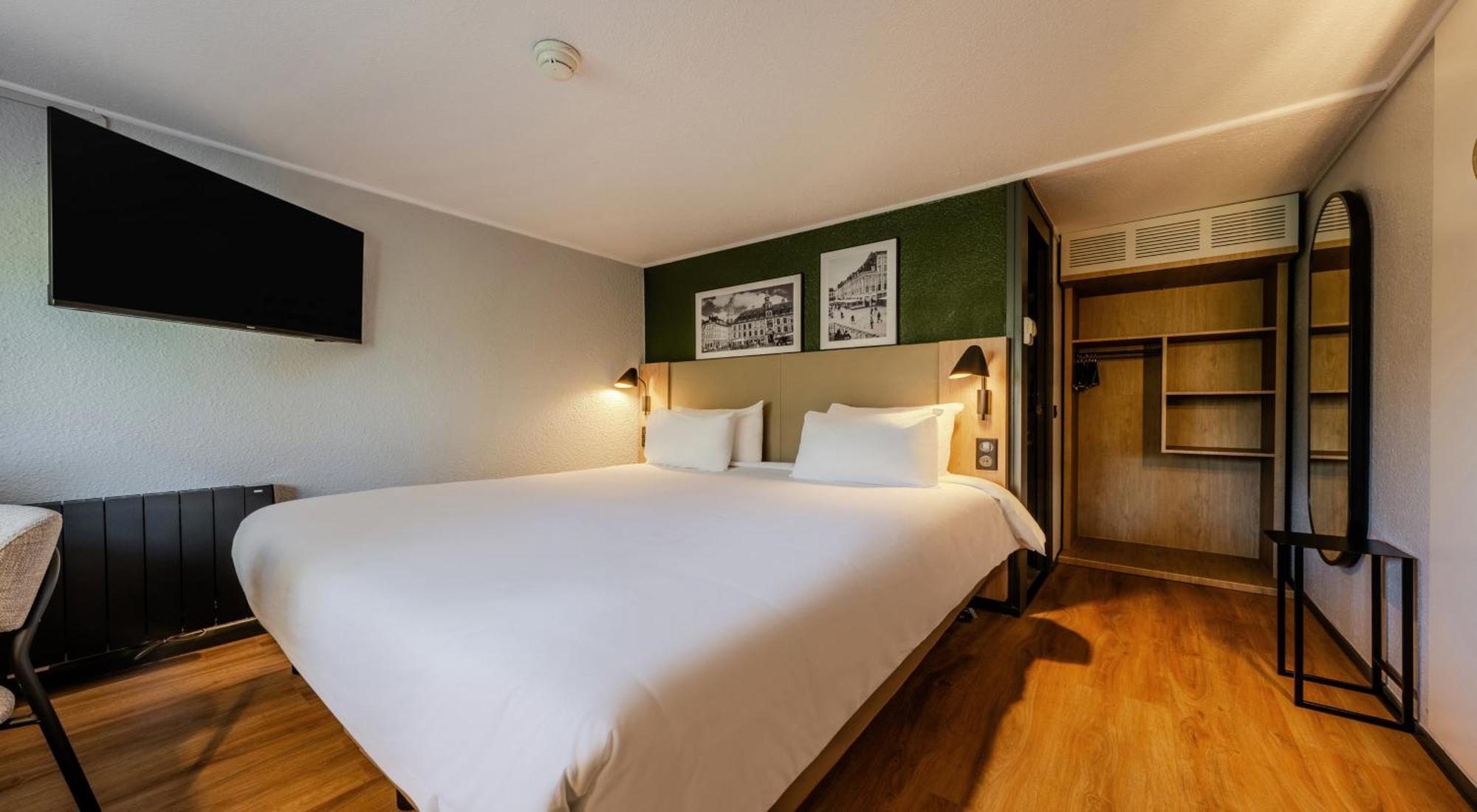 Superior Room - 1 King Bed