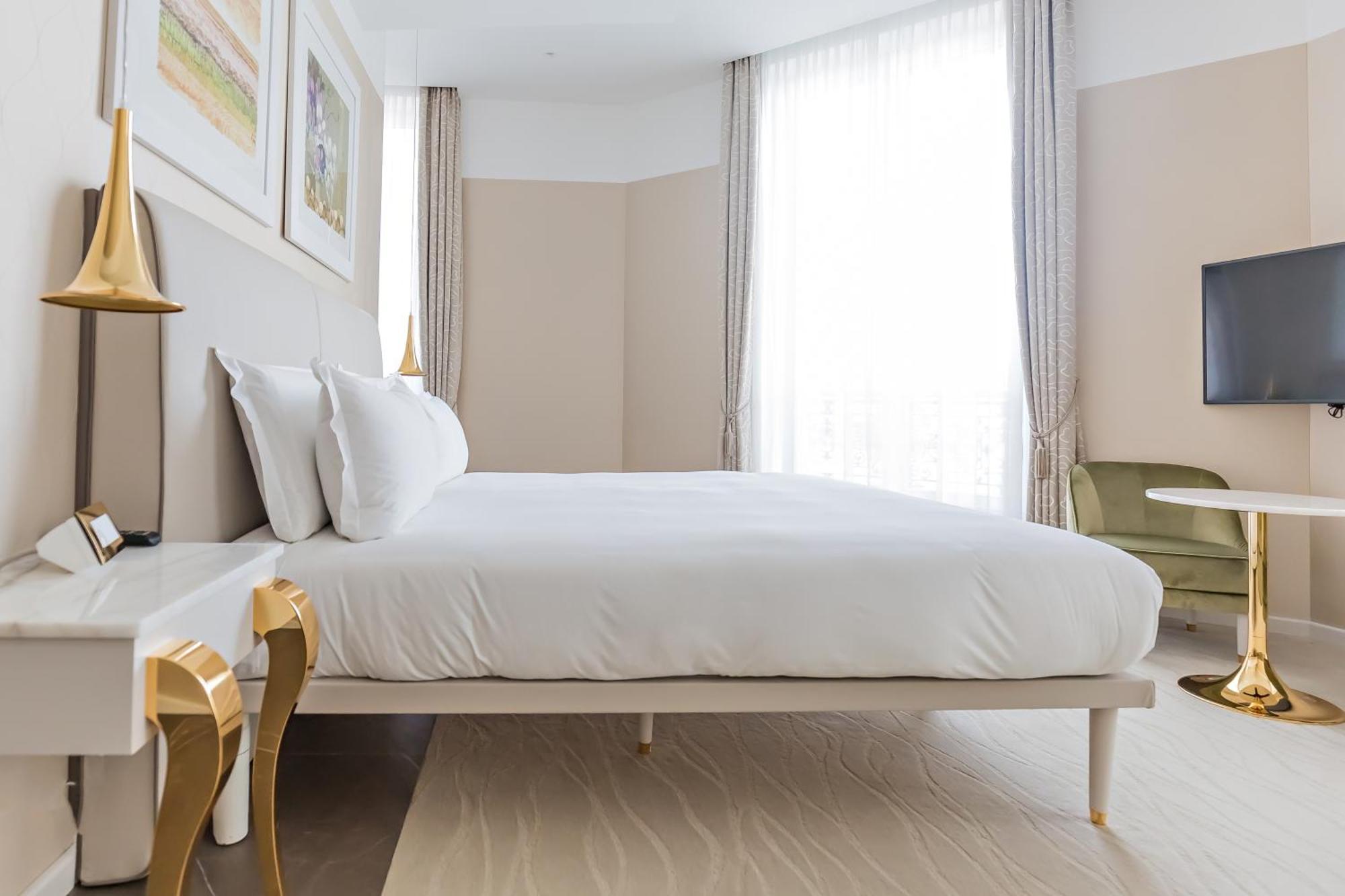 Executive Double Room with River View with Free access to Spa
