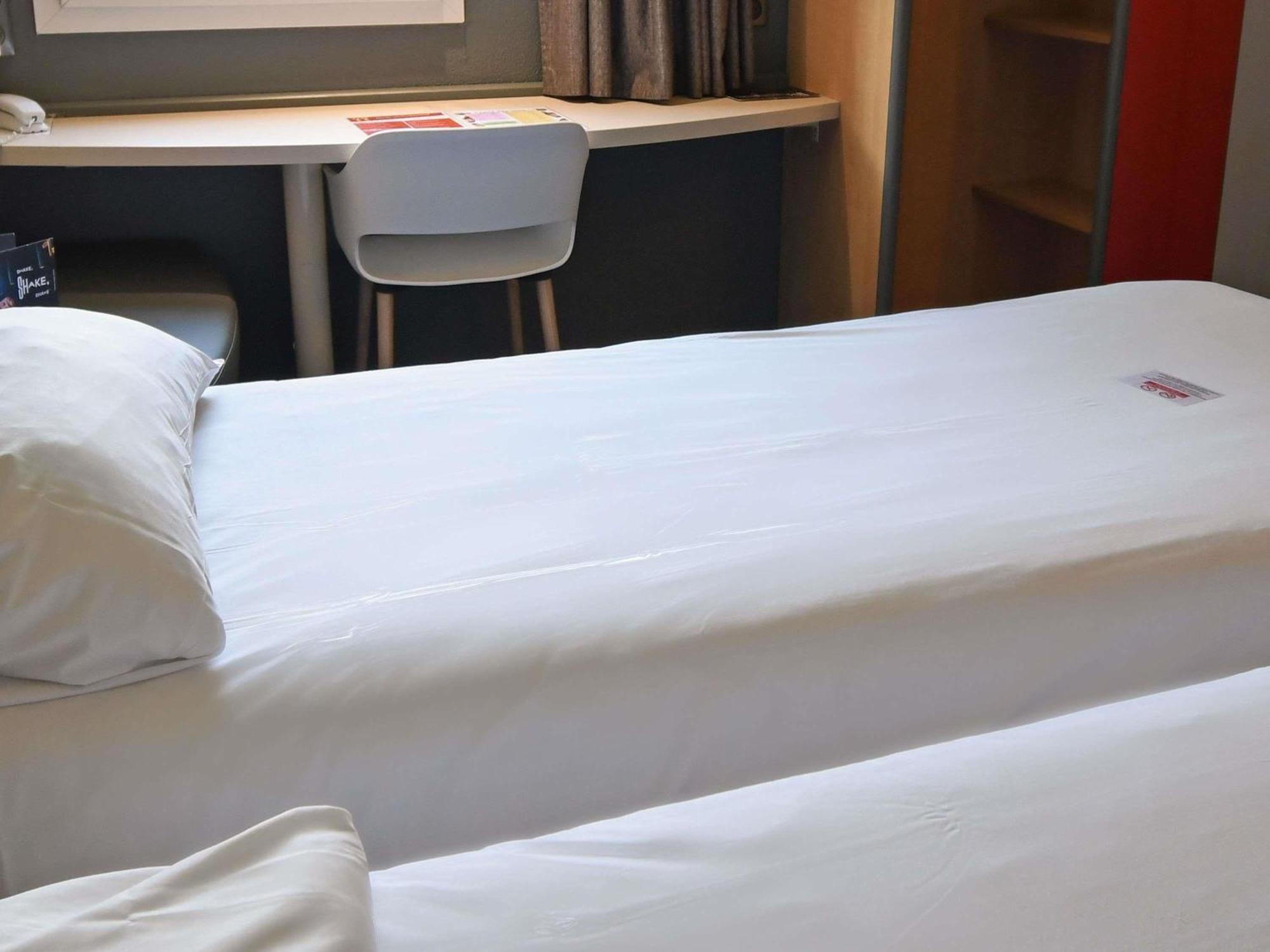 Standard Room with Two Single Beds