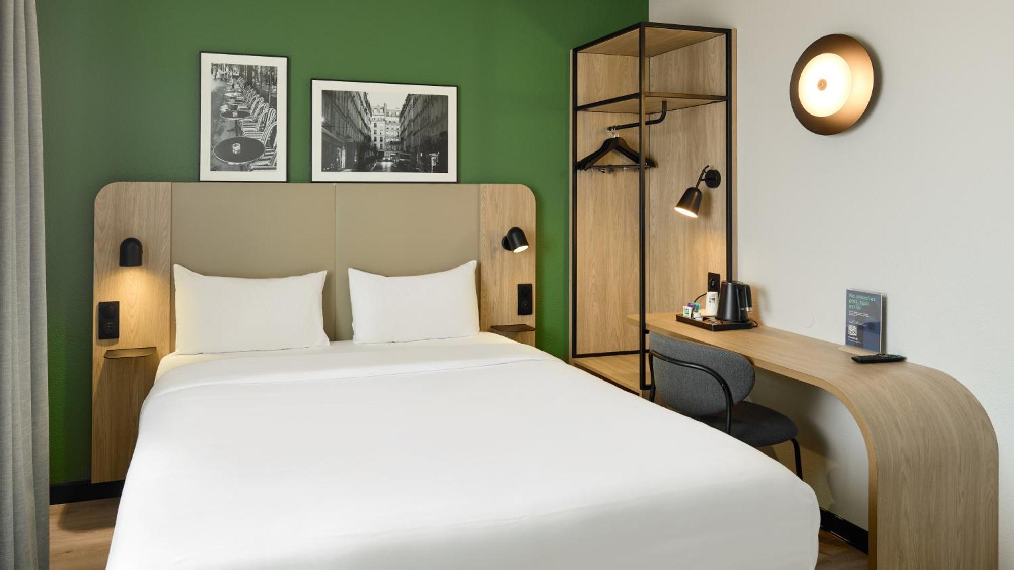 Standard Room 1 Queen Bed Sofa Double Bed,1705610420:JPEG
