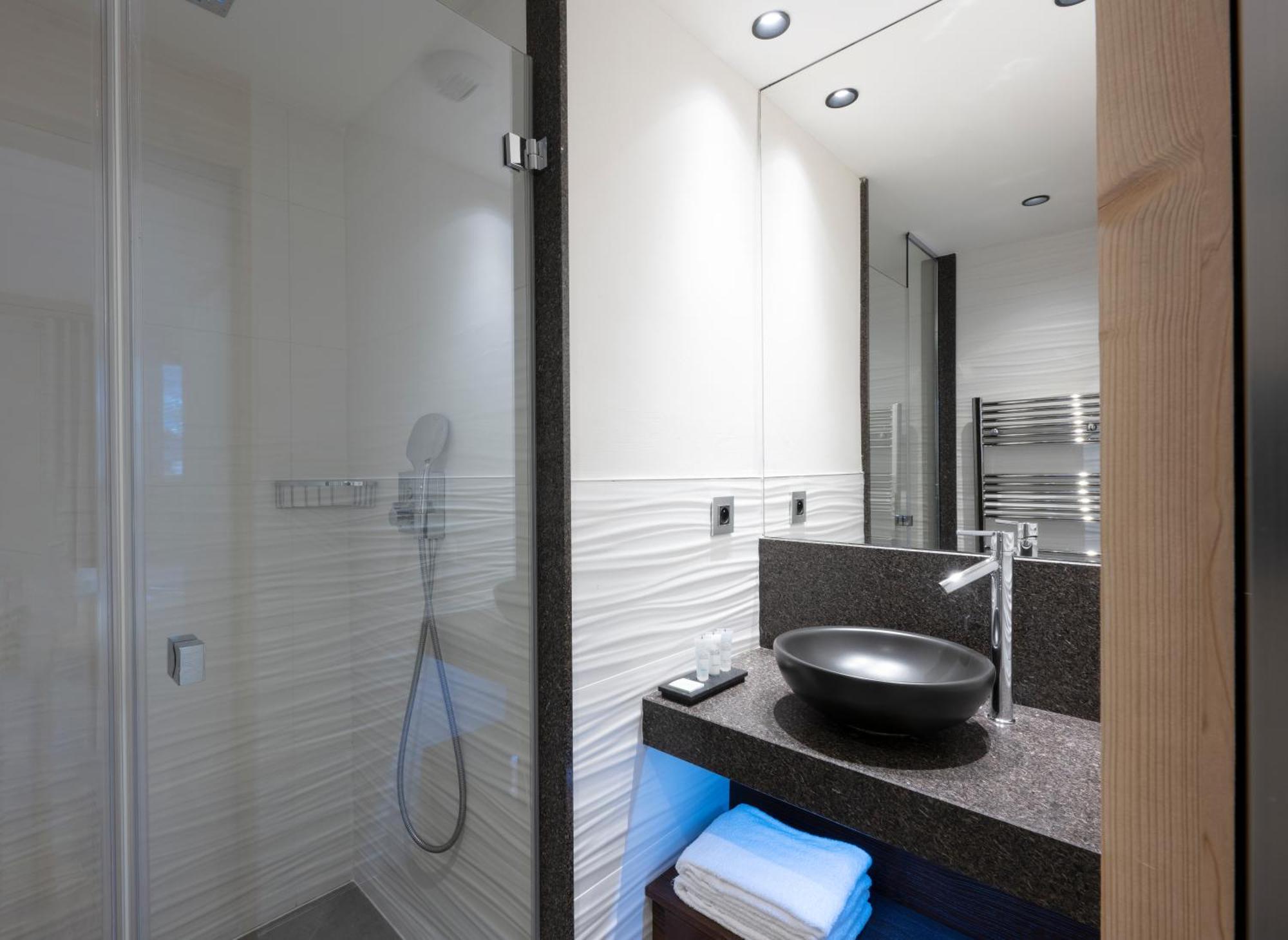 Two-Bedroom Apartment Comfort Spa Access,1706955487:JPEG