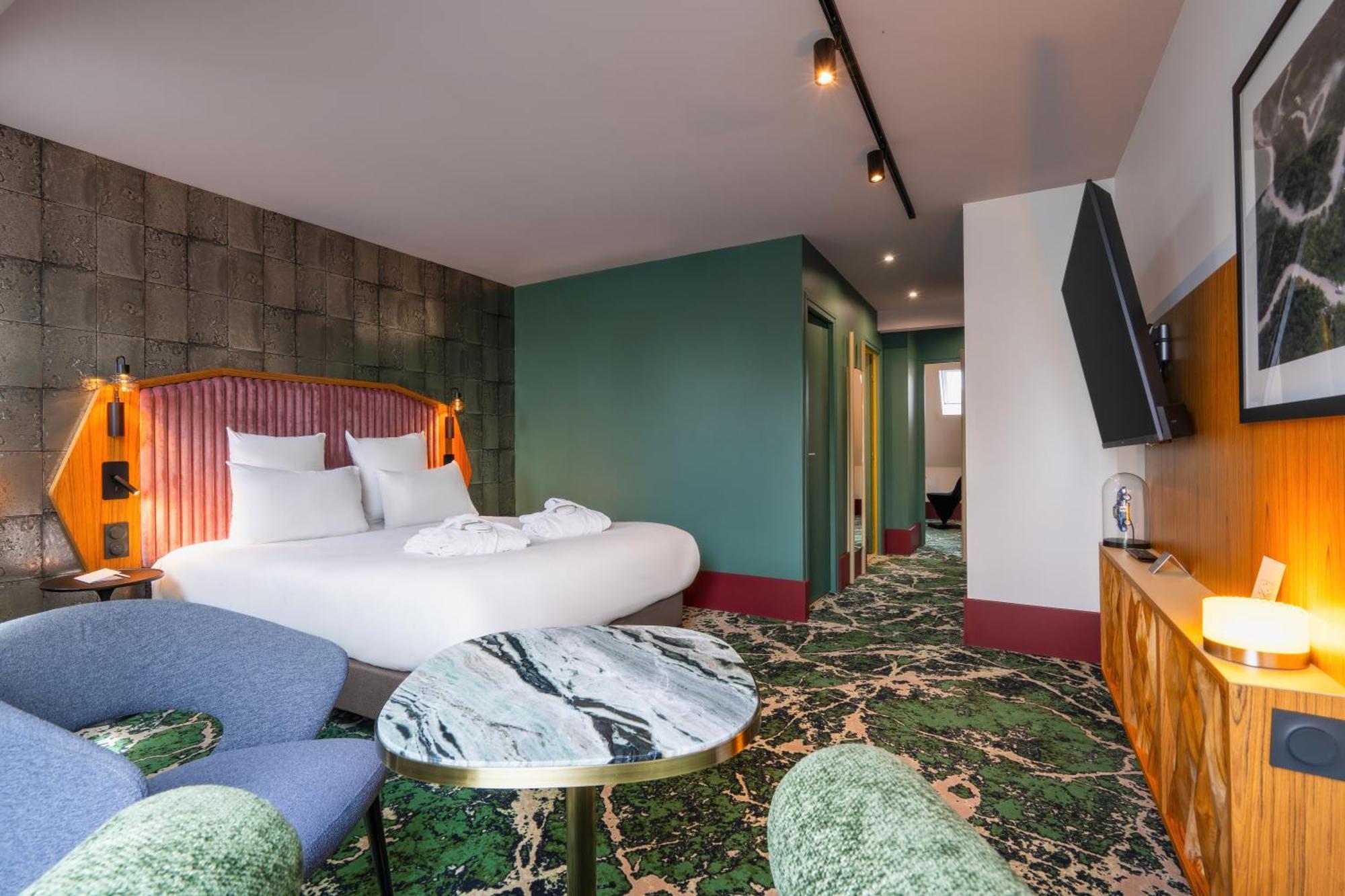 Deluxe Suite with One Queen Bed and Sofa