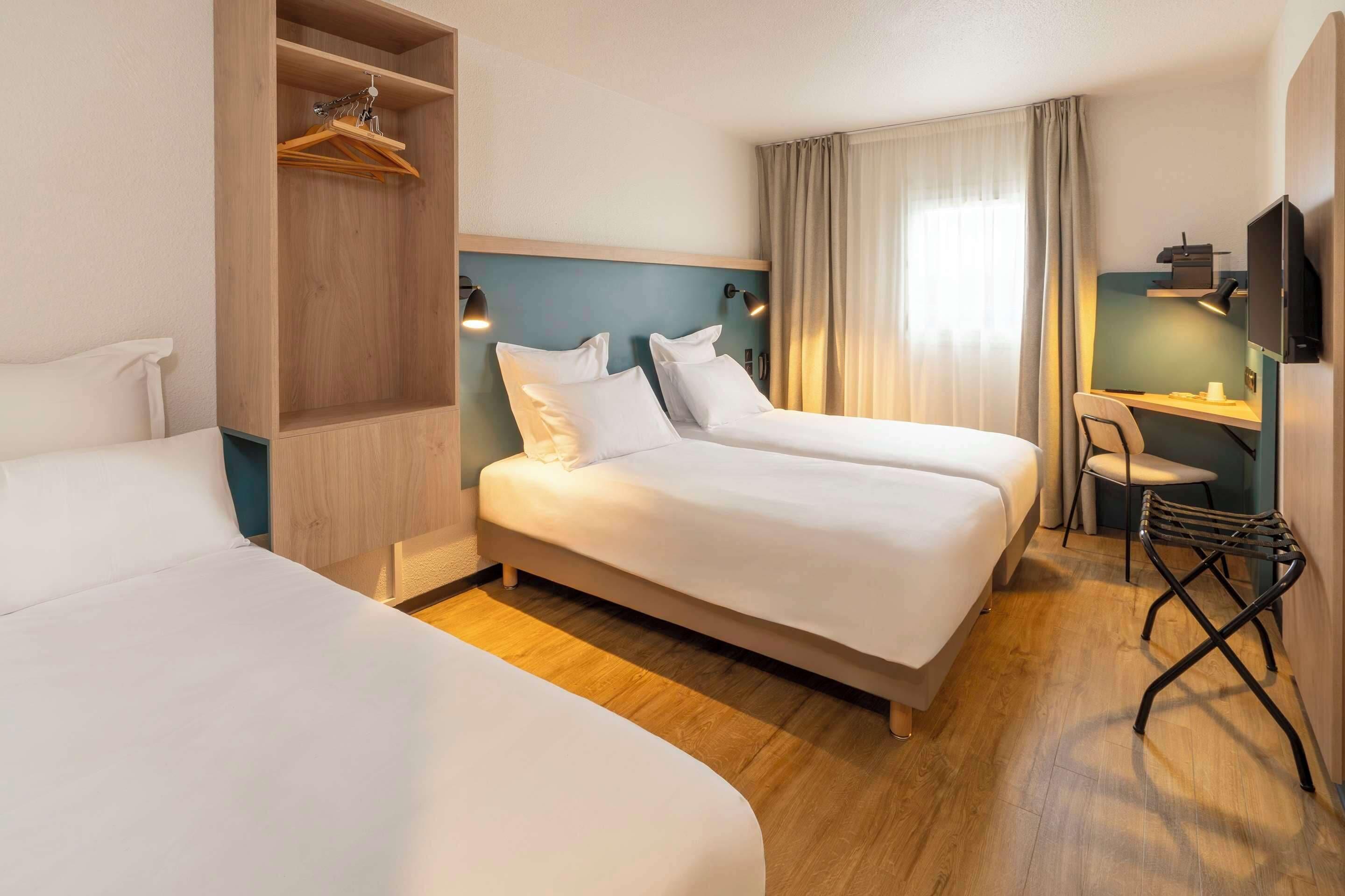 Family Room with One Queen Bed and One Single Bed - Non-Smoking