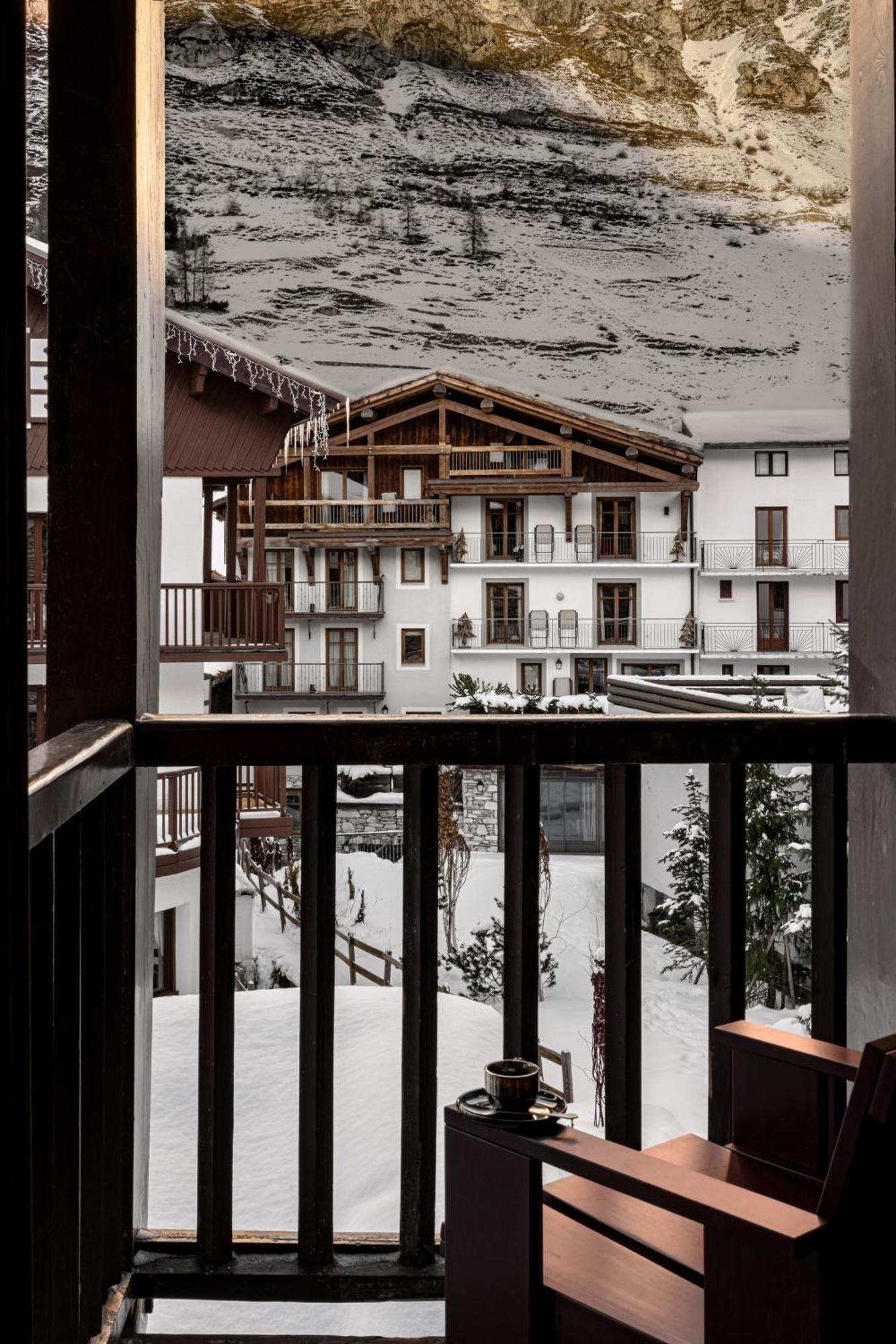 Glacier Suite with Balcony