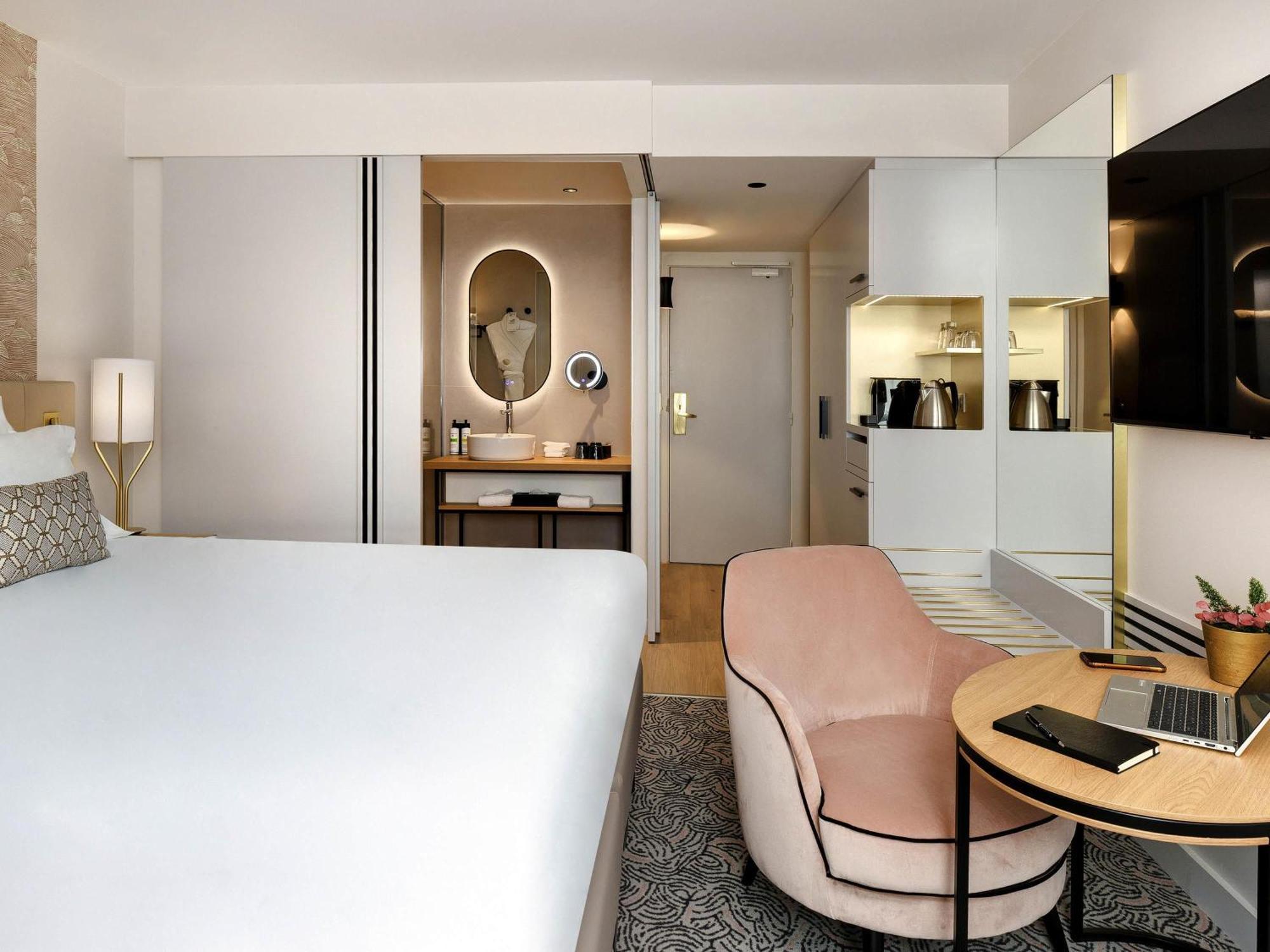 Deluxe King Room