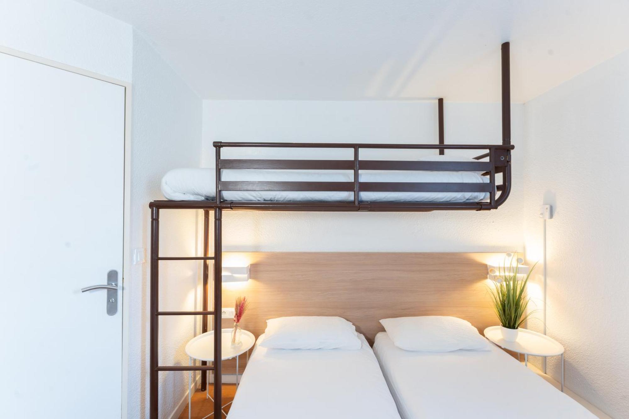 Triple Room with 3 Single Beds