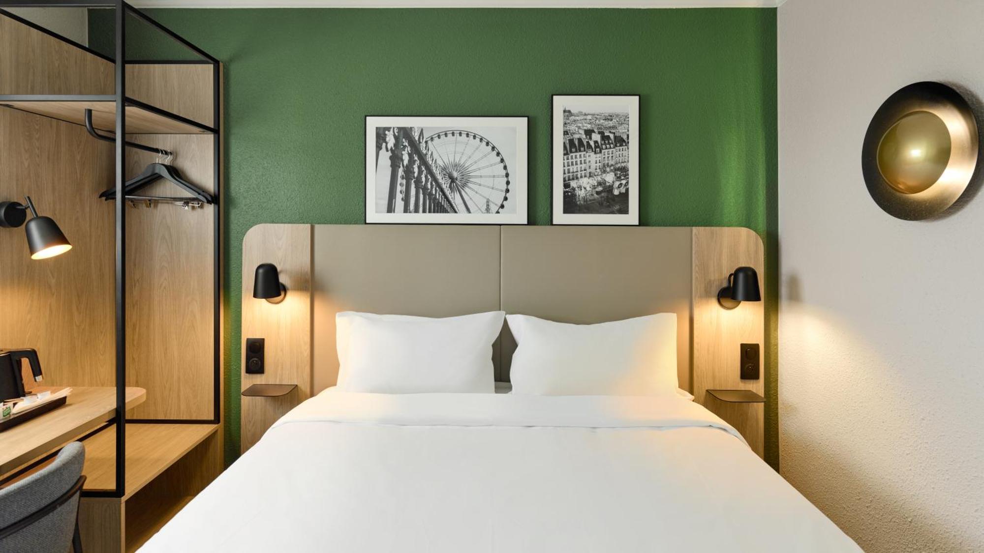 Standard Queen Room