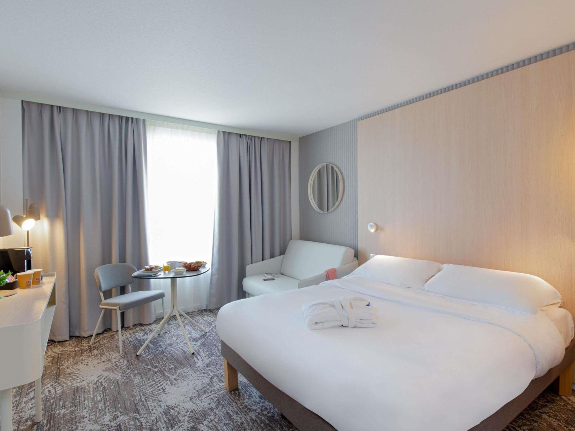 Executive Room One Double Bed One Single Sofa Bed,1756410301:JPEG
