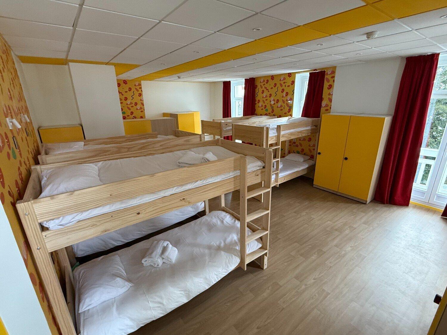 10-Bed Mixed Dormitory Room