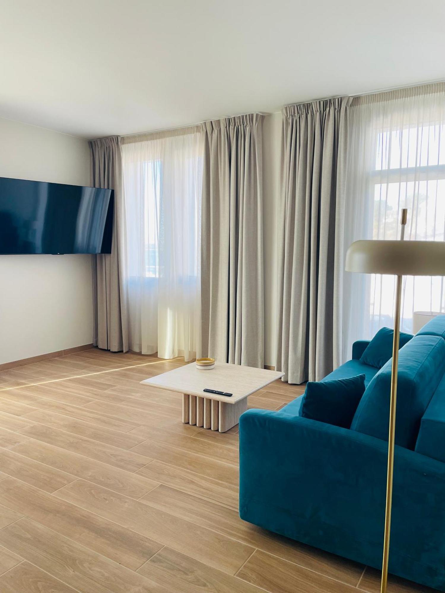 Suite with Terrace and Sea View
